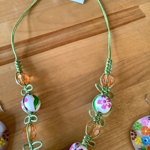 NWT JEWELRY SET NECKLACE/EARRINGS HAND PAINTED MOTHER OF PEARL​ - Picture 3 of 10